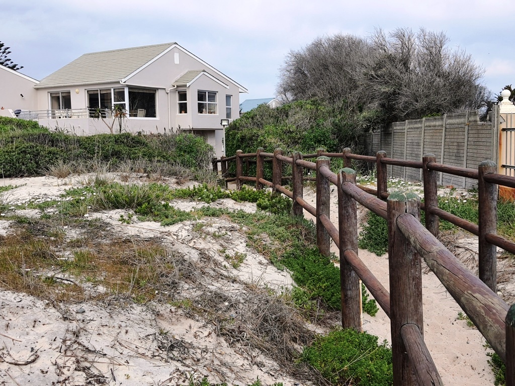 4 Bedroom Beachfront Gem on Woodbridge Island (CS) Woodbridge Island